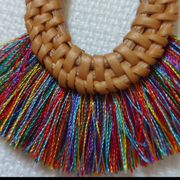 Thread earrings - Picture 2 of 7